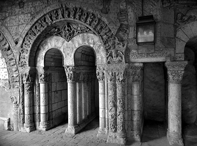 Topette! + Les arcades de l'ancienne abbaye de Saint Aubin Topette! + Topette! + Les arcades de l'ancienne abbaye de Saint Aubin