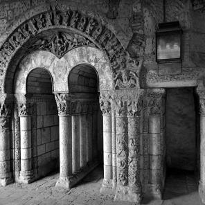 Topette! +  Topette! + Les arcades de l'ancienne abbaye de Saint Aubin